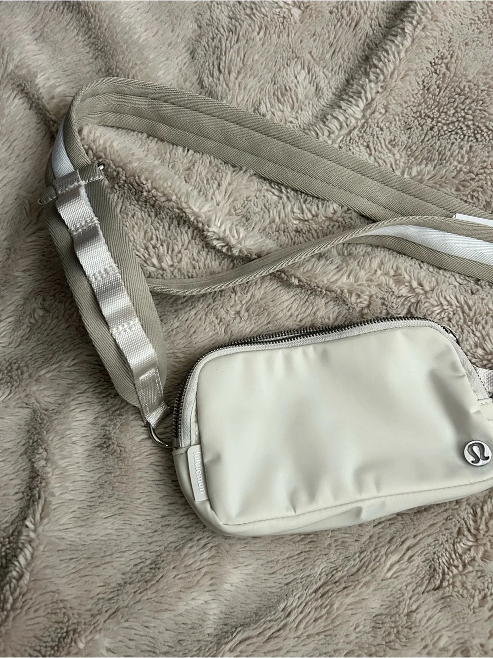 lululemon Everywhere Crossbody bag Cream Like New